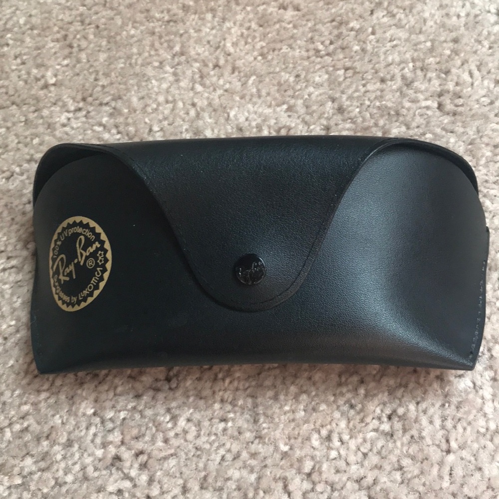 ‼️SOLD‼️Ray ban sunglass case
